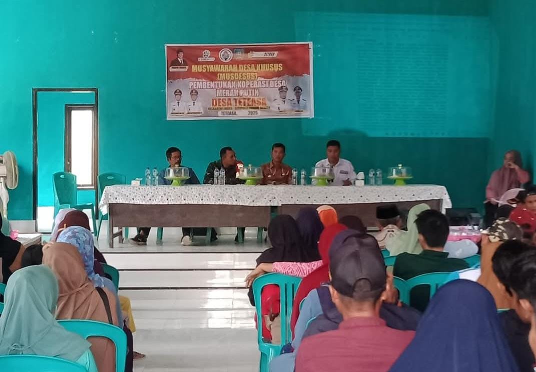 Musyawarah Desa Pembentukan Koperasi Desa (Kopdes) Merah Putih yang didampingi langsung dari Pihak DPMD Konawe Selatan di Desa Teteasa Kecamatan Angata. Foto: Lan